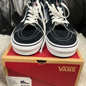 Brand new Vans SK8 hi navy/blue